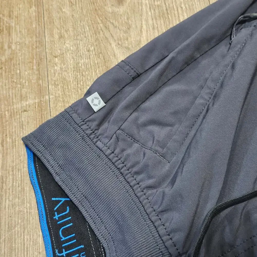 Cherokee Infinity Men’s Gray Cargo Scrub Jogger Pants Size Large